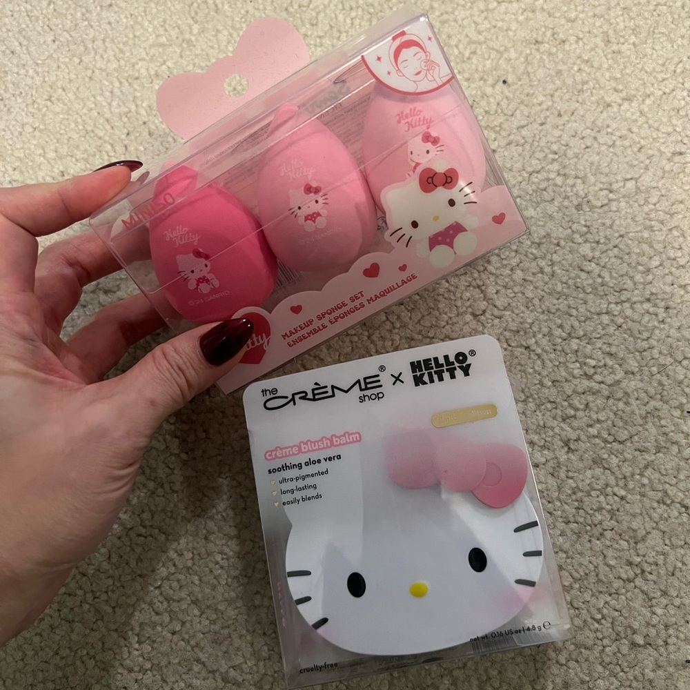 Hello Kitty x Crème Shop cream blush sponge set
